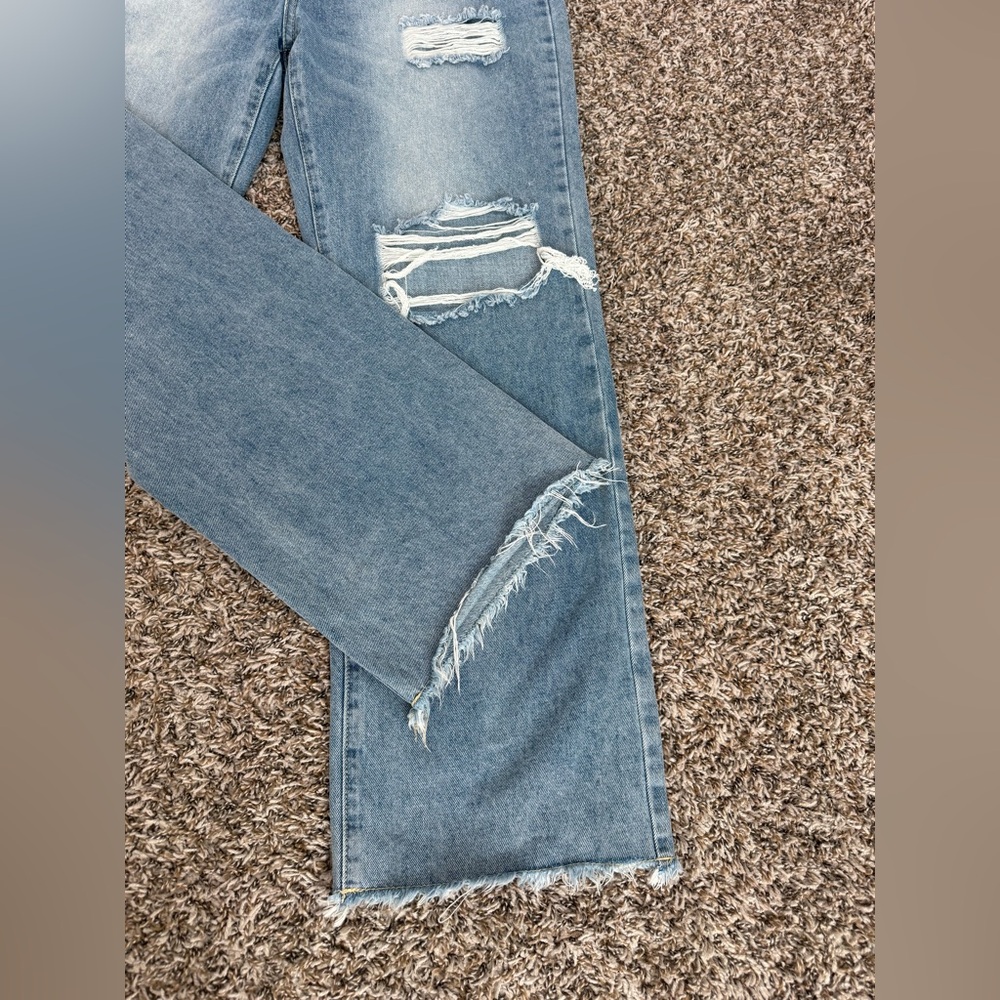 Light wash distressed wide leg jeans - Picture 6 of 8